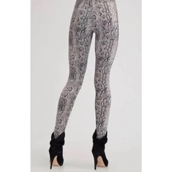 NWT $78 BCBGMAXAZRIA Greyscale Snakeskin Leggings - Picture 1 of 4